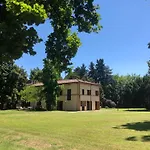 Dom *